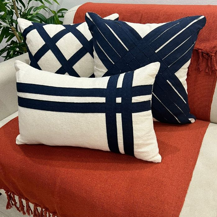 Kit de Almofadas Fita Azul Marinho – Estilo Rústico Boho Artesanal para Sofá e Cama