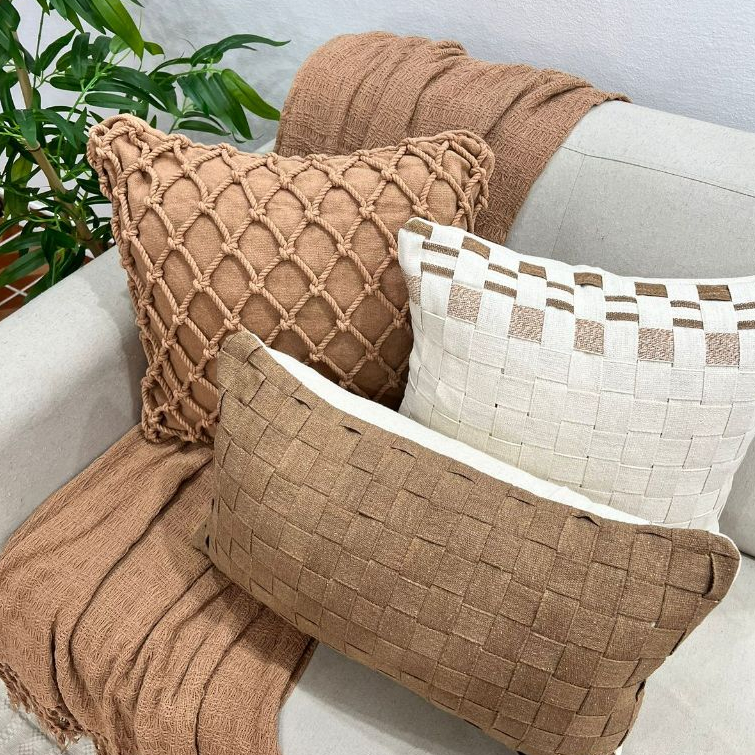 Kit de Almofadas Cordão Caramelo Macramê Artesanal – Algodão, Estilo Boho Rústico com Manta Xale Favo de Mel