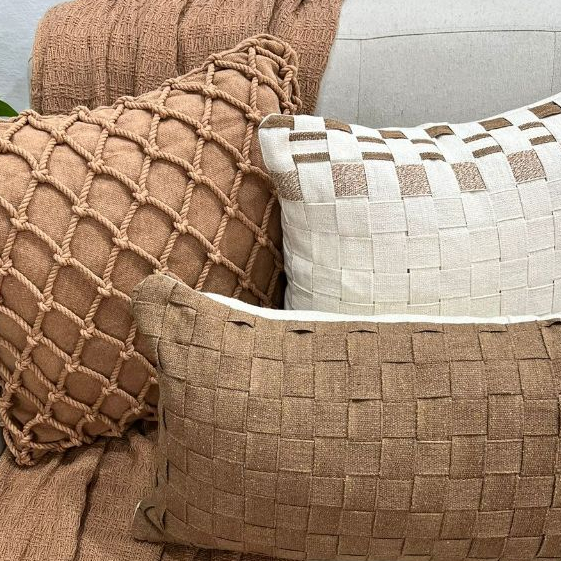Kit de Almofadas Cordão Caramelo Macramê Artesanal – Algodão, Estilo Boho Rústico com Manta Xale Favo de Mel