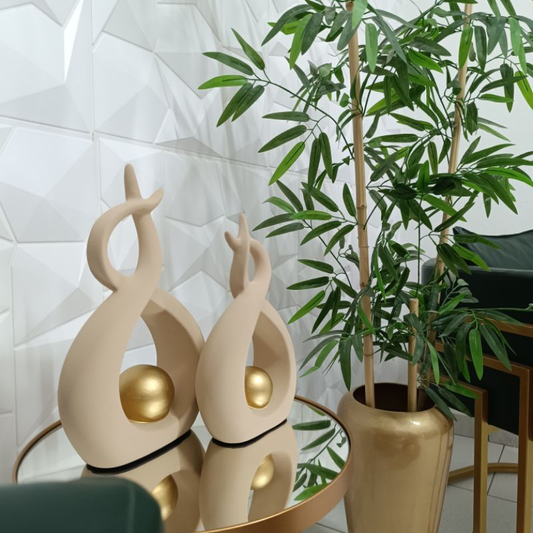 Par de Esculturas Abstratas com Esfera Dourada – Louça de Luxo para Decoração