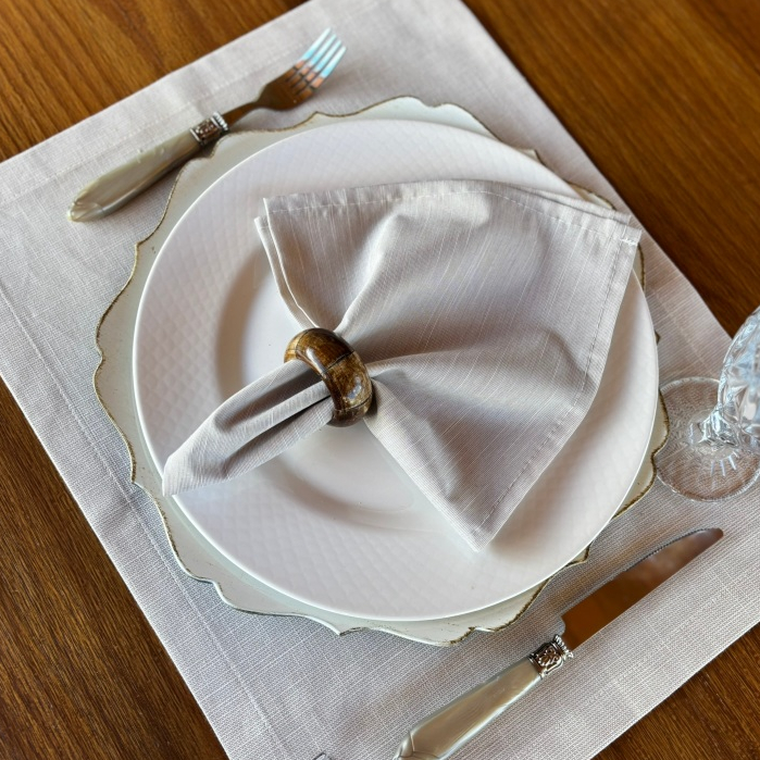 Kit 4 Guardanapos de Algodão Premium 35x35 cm com Bainha – Mesa Posta Elegante