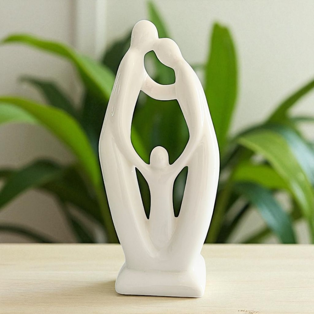 Escultura Decorativa Família – Pai, Mãe e Filho