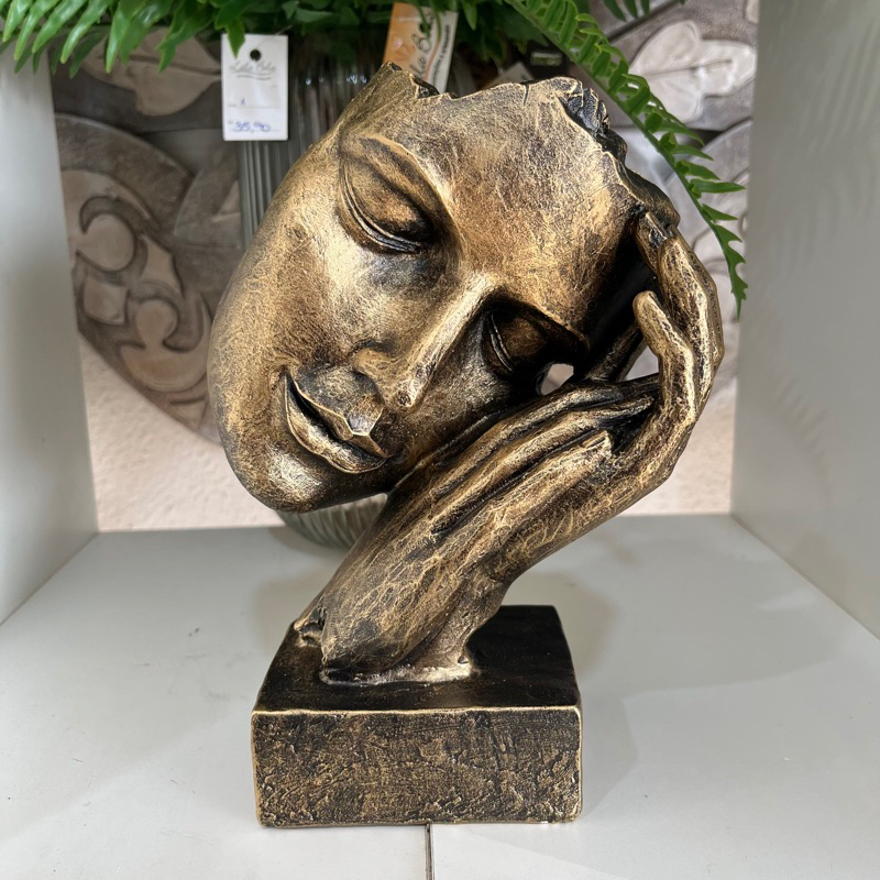 Escultura Face Dormindo – Estátua Decorativa com Mãos Juntas (23cm)