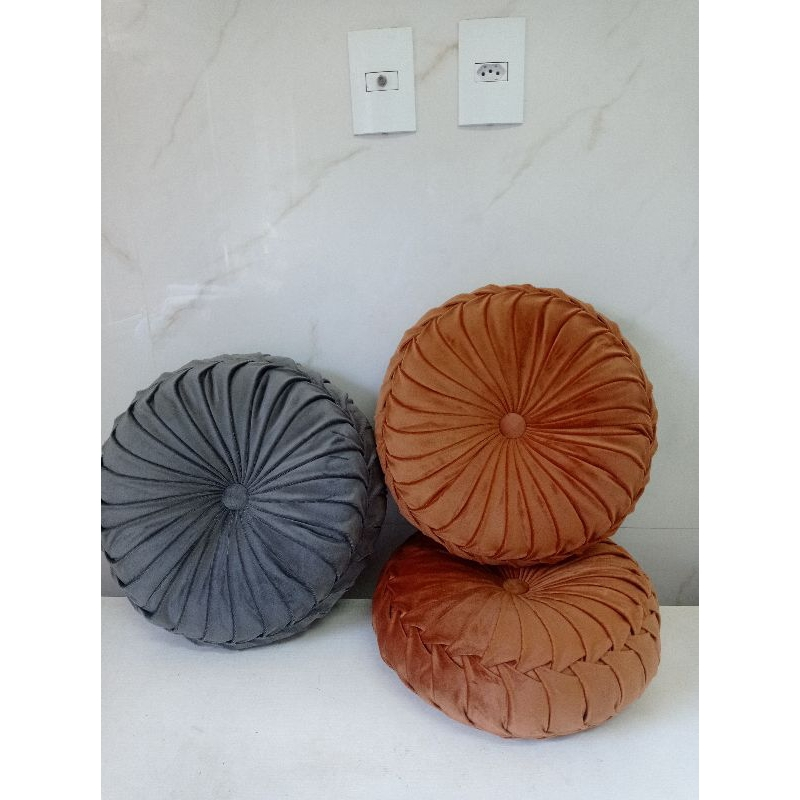 Almofada Decorativa Redonda Artesanal Luxuosa em Veludo – 40cm
