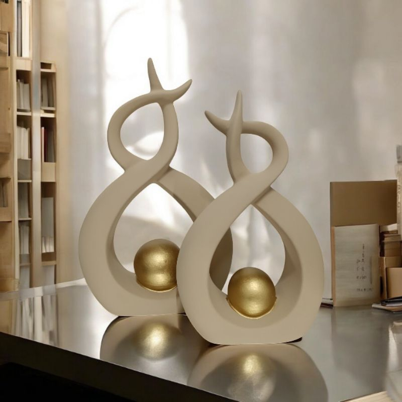 Par de Esculturas Abstratas com Esfera Dourada – Louça de Luxo para Decoração
