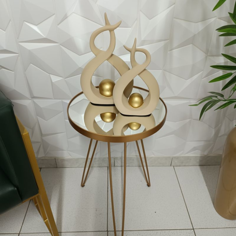 Par de Esculturas Abstratas com Esfera Dourada – Louça de Luxo para Decoração
