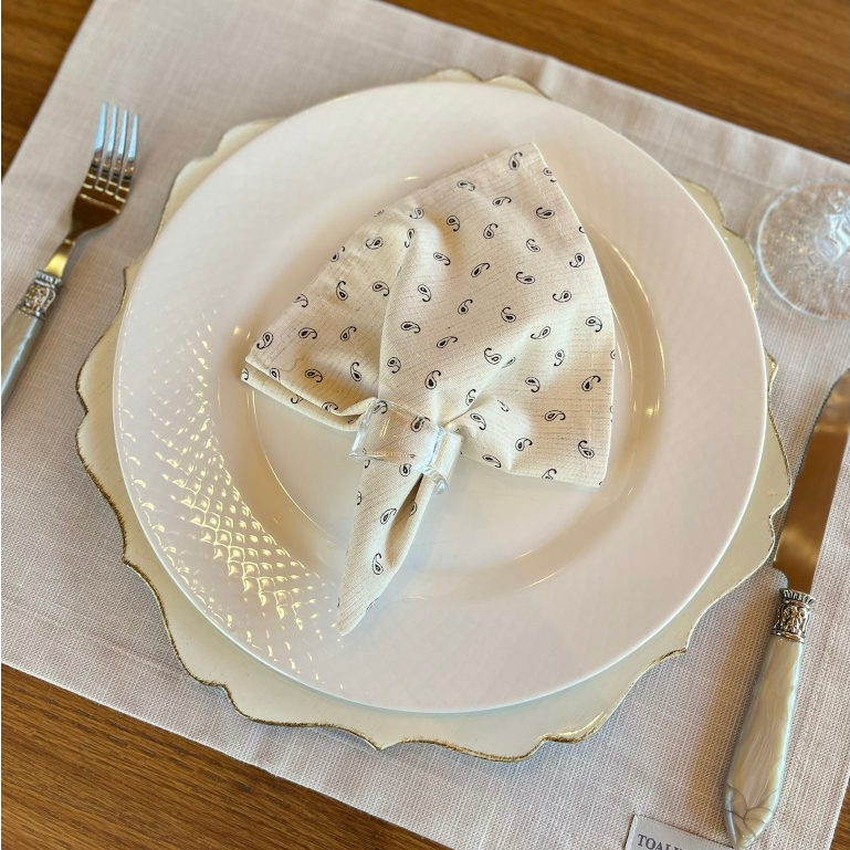 Kit 4 Guardanapos de Algodão Premium 35x35 cm com Bainha – Mesa Posta Elegante
