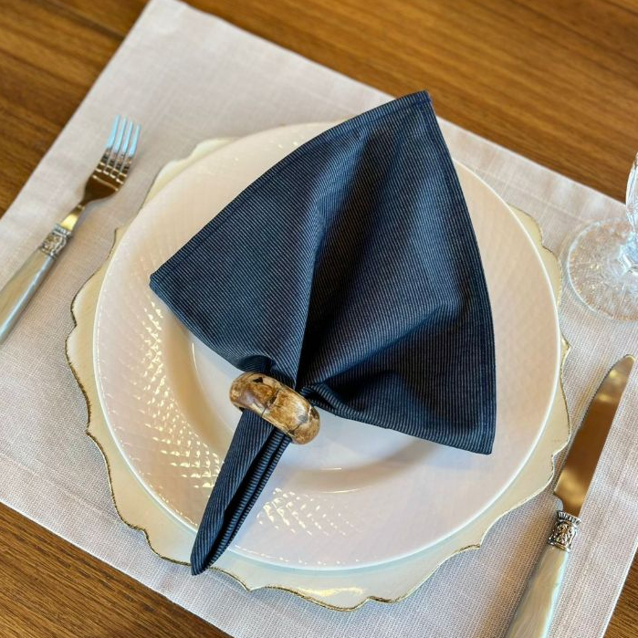 Kit 4 Guardanapos de Algodão Premium 35x35 cm com Bainha – Mesa Posta Elegante