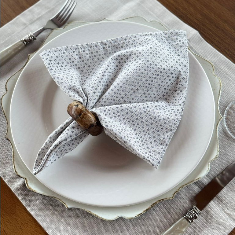 Kit 4 Guardanapos de Algodão Premium 35x35 cm com Bainha – Mesa Posta Elegante