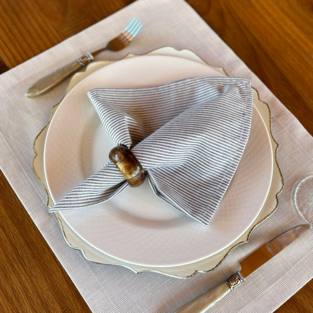 Kit 4 Guardanapos de Algodão Premium 35x35 cm com Bainha – Mesa Posta Elegante