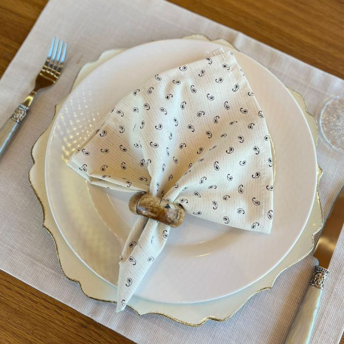 Kit 4 Guardanapos de Algodão Premium 35x35 cm com Bainha – Mesa Posta Elegante